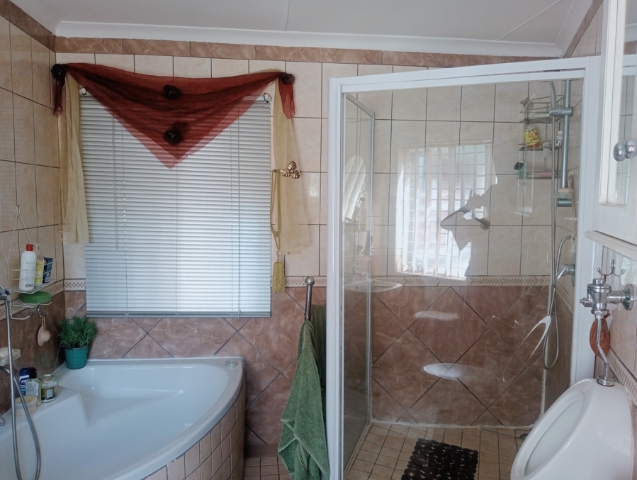 11 Bedroom Property for Sale in Universitas Free State